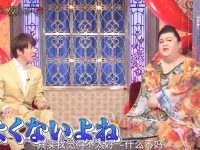 音乐天王携新单亮相《月曜夜未央》,与主持人火爆互动。